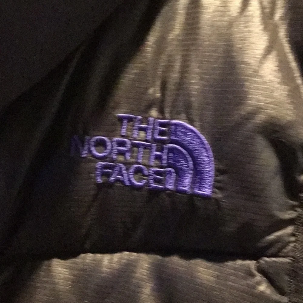 North face puffer vest ski lodge rodeo cowgirl barn chores hiking running winter - Picture 2 of 8